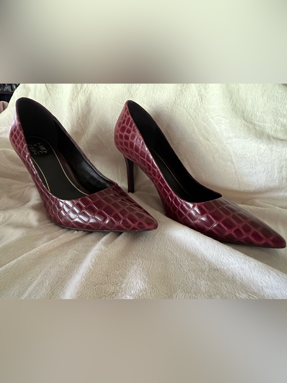 Naturalizer Women's Pointed Toe Burgundy Croc-Embossed Pumps size 11.